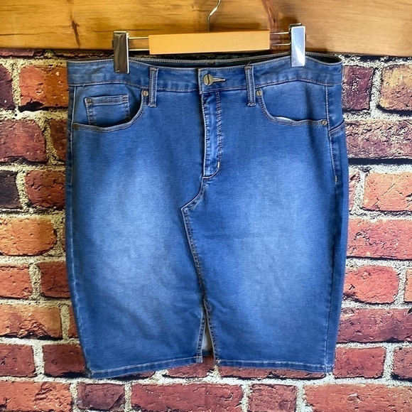 Jones New York Madison Pencil Medium Wash Stretch Jean Skirt Size 10 - Picture 2 of 12